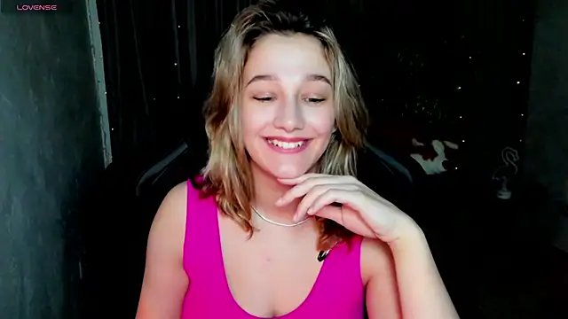 Snapshot of Sinty_Noria chatting on 03.05.25 Sinty Noria online show from 03.05.25