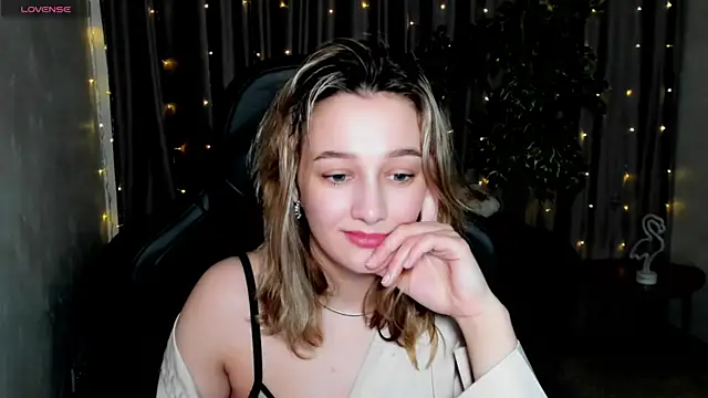 Snapshot of Sinty_Noria chatting on 03.06.25 Sinty Noria online show from 03.06.25