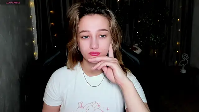 Snapshot of Sinty_Noria chatting on 03.07.25 Sinty Noria online show from 03.07.25