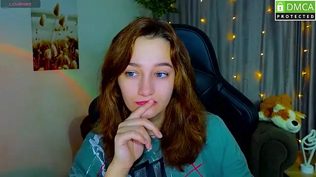 Snapshot of Sinty_Noria chatting on 10.08.25 Sinty Noria online show from 10.08.25