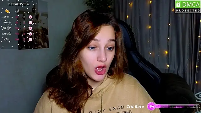 Snapshot of Sinty_Noria chatting on 10.16.25 Sinty Noria online show from 10.16.25