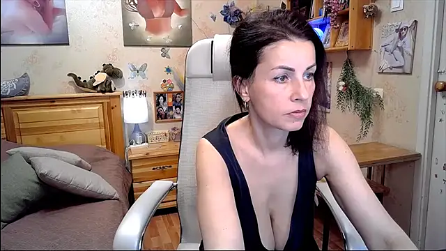 Snapshot of Kendra_Mom chatting on 04.21.26 Kendra Mom online show from 04.21.26