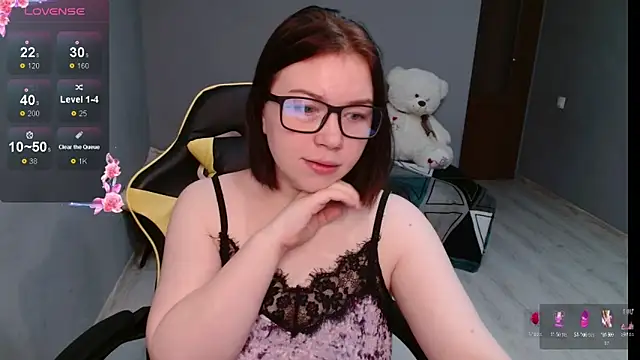 Snapshot of Emily_Amorre chatting on 09.22.25 Emily Amorre online show from 09.22.25