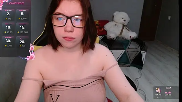 Snapshot of Emily_Amorre chatting on 09.23.25 Emily Amorre online show from 09.23.25