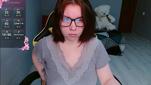 Snapshot of Emily_Amorre chatting on 10.24.25 Emily Amorre online show from 10.24.25
