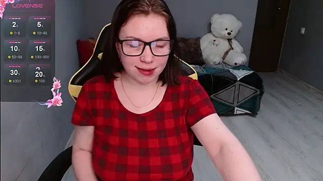 Snapshot of Emily_Amorre chatting on 11.10.25 Emily Amorre online show from 11.10.25