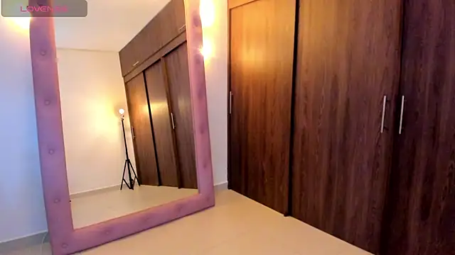Snapshot of alikahouston4 chatting on 05.13.26 alikahouston4 online show from 05.13.26