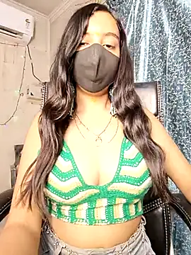 Snapshot of Parinaaz18 chatting on 04.28.26 Parinaaz18 online show from 04.28.26