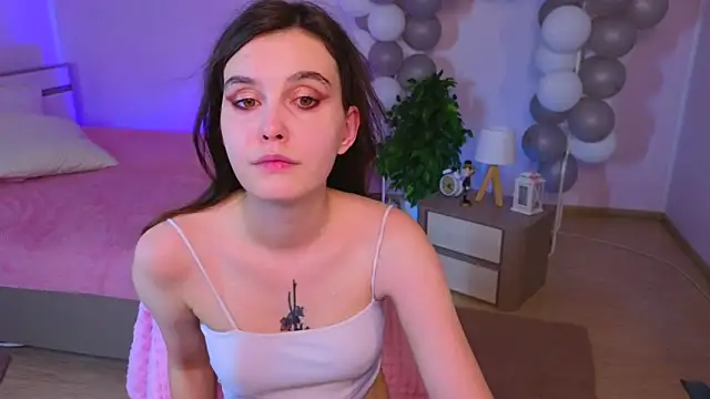 Snapshot of SusieMorris chatting on 01.28.25 SusieMorris online show from 01.28.25