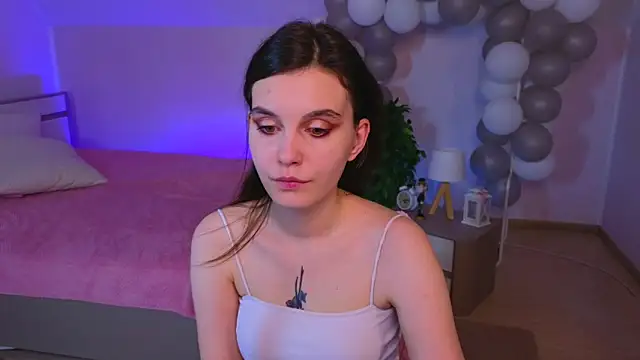 Snapshot of SusieMorris chatting on 01.30.25 SusieMorris online show from 01.30.25