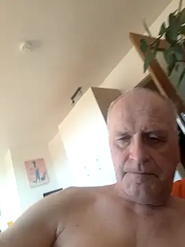 Snapshot of Milkasahne64 chatting on 11.07.25 Milkasahne64 online show from 11.07.25