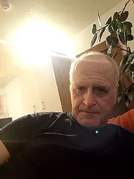 Snapshot of Milkasahne64 chatting on 11.13.25 Milkasahne64 online show from 11.13.25