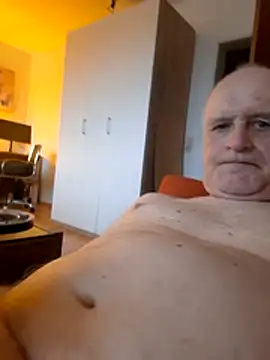 Snapshot of Milkasahne64 chatting on 02.06.26 Milkasahne64 online show from 02.06.26