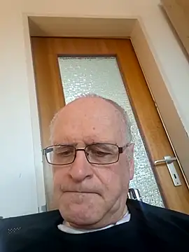 Snapshot of Milkasahne64 chatting on 02.12.26 Milkasahne64 online show from 02.12.26