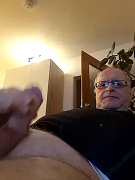 Snapshot of Milkasahne64 chatting on 03.24.26 Milkasahne64 online show from 03.24.26