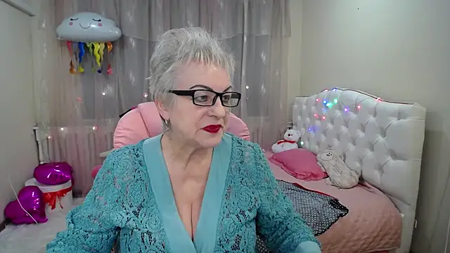 KayleSmoll online show from 01.28.25