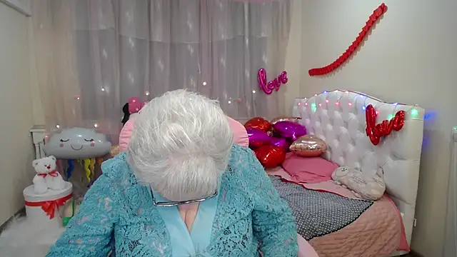 KayleSmoll online show from 02.05.25