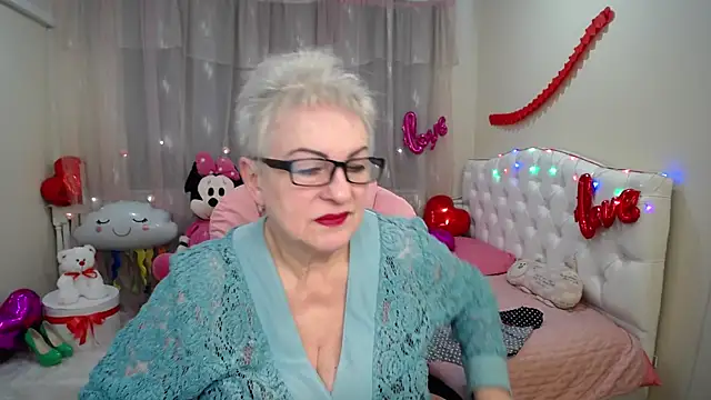 KayleSmoll online show from 02.13.25