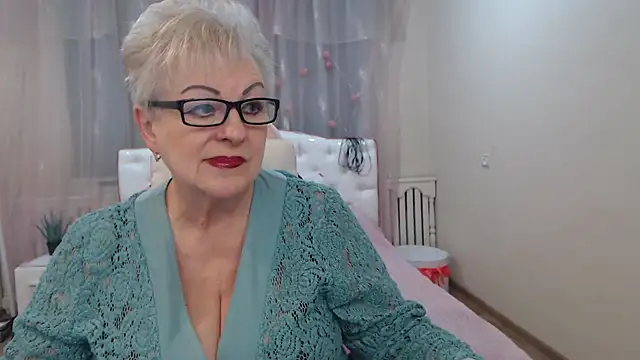 KayleSmoll online show from 11.19.25