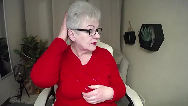 Snapshot of KayleSmoll chatting on 02.03.26 KayleSmoll online show from 02.03.26