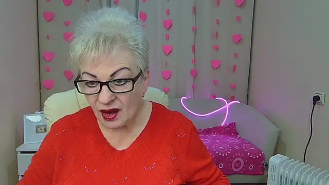 Snapshot of KayleSmoll chatting on 02.04.26 KayleSmoll online show from 02.04.26