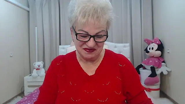 Snapshot of KayleSmoll chatting on 02.17.26 KayleSmoll online show from 02.17.26