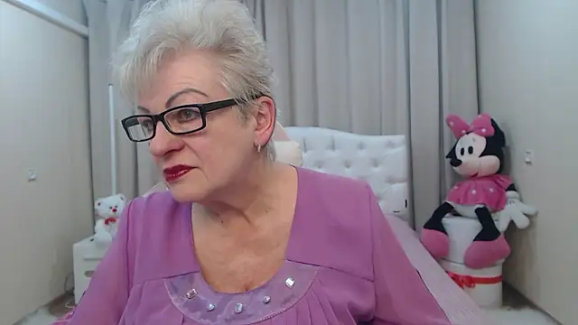 Snapshot of KayleSmoll chatting on 02.27.26 KayleSmoll online show from 02.27.26