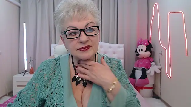 Snapshot of KayleSmoll chatting on 05.13.26 KayleSmoll online show from 05.13.26