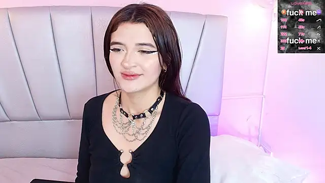 Snapshot of alice-millerr chatting on 12.17.24 alice-millerr online show from 12.17.24