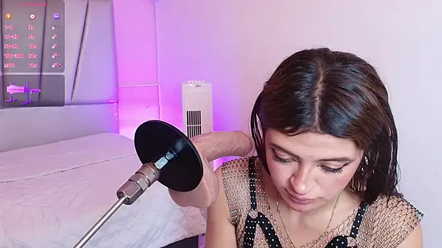 Snapshot of alice-millerr chatting on 01.23.25 alice-millerr online show from 01.23.25