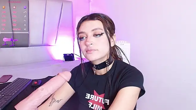 Snapshot of alice-millerr chatting on 01.24.25 alice-millerr online show from 01.24.25