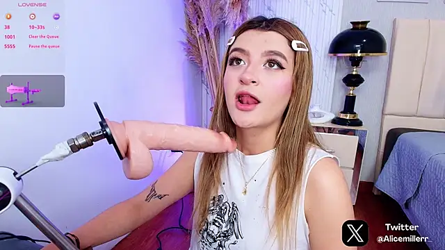 Snapshot of alice-millerr chatting on 09.22.25 alice-millerr online show from 09.22.25