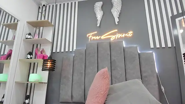 Snapshot of sofia_hills chatting on 03.15.25 sofia hills online show from 03.15.25