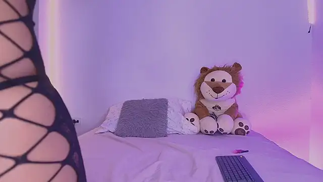 Snapshot of sofia_hills chatting on 10.05.25 sofia hills online show from 10.05.25