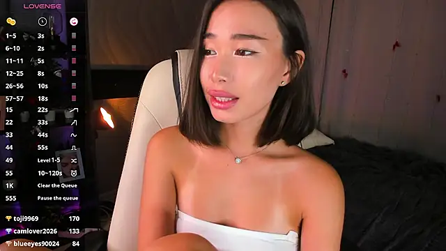 Snapshot of sensualily chatting on 04.15.26 sensualily online show from 04.15.26