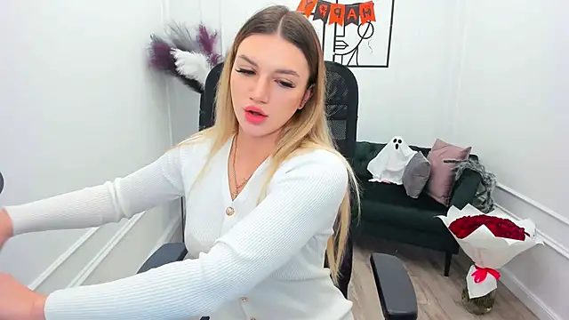 SelenaeMoore online show from 10.25.25