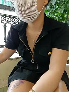 Snapshot of lyna_bl chatting on 03.23.25 lyna bl online show from 03.23.25