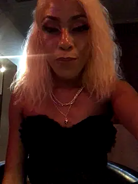 Snapshot of Kylie_Hairy_Bbc chatting on 12.05.24 Kylie Hairy Bbc online show from 12.05.24