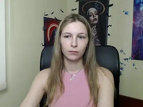 Snapshot of StrangerGi chatting on 06.17.26 StrangerGi online show from 06.17.26