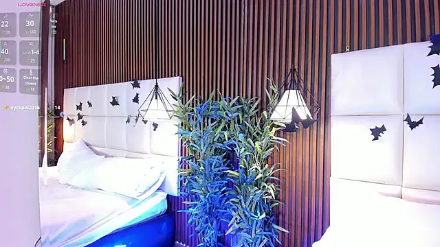 Snapshot of CailynBrowm chatting on 10.25.25 CailynBrowm online show from 10.25.25