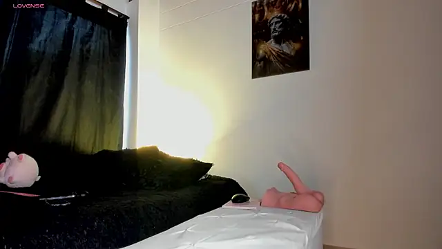 Nina Fuentes online show from 11.12.25