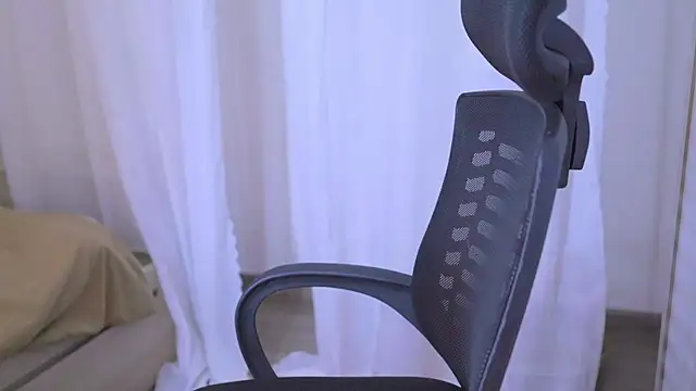 Snapshot of sinnn chatting on 10.15.25 sinnn online show from 10.15.25