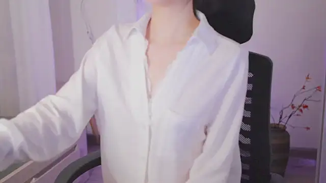 Snapshot of sinnn chatting on 12.03.25 sinnn online show from 12.03.25