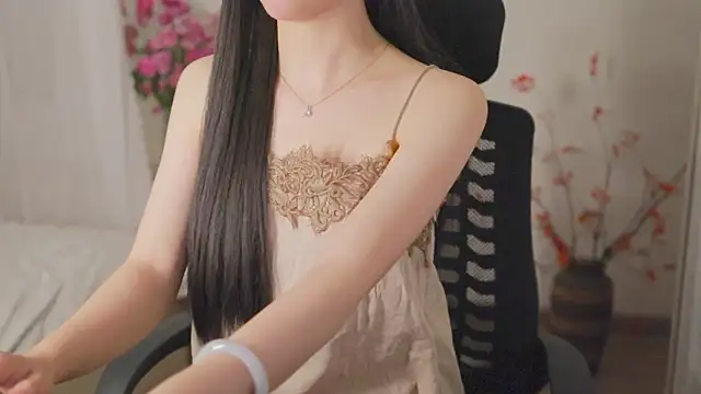 Snapshot of sinnn chatting on 12.17.25 sinnn online show from 12.17.25