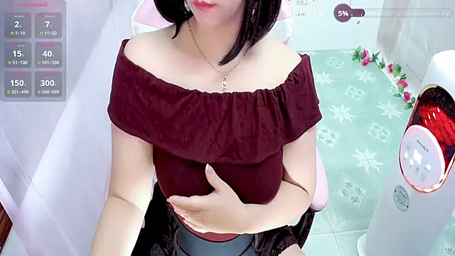 Snapshot of Kae_Jp chatting on 11.24.25 Kae Jp online show from 11.24.25