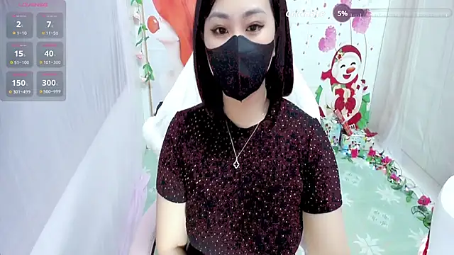 Snapshot of Kae_Jp chatting on 12.18.25 Kae Jp online show from 12.18.25