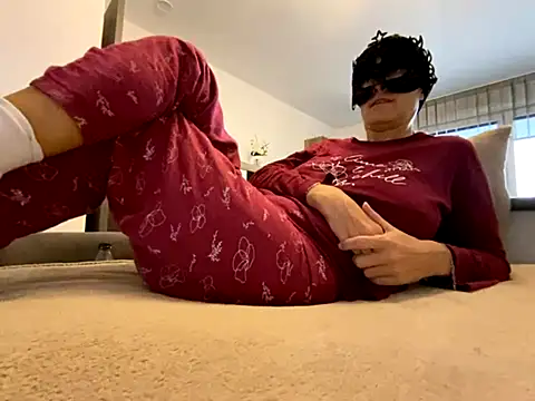 Marilou1983 online show from 11.08.25