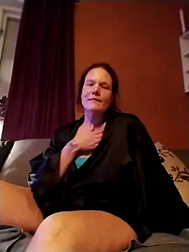 Snapshot of Milfen_7 chatting on 10.24.25 Milfen 7 online show from 10.24.25