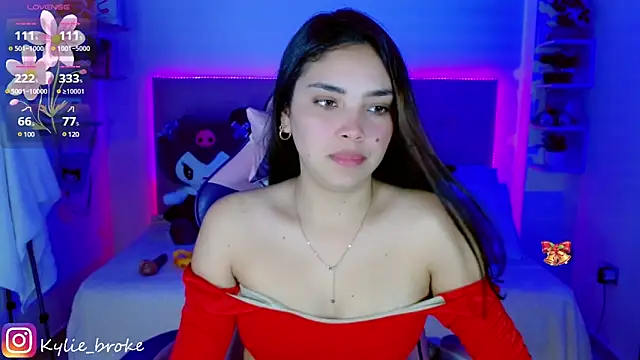 Snapshot of Kylie_brokee chatting on 01.08.25 Kylie brokee online show from 01.08.25