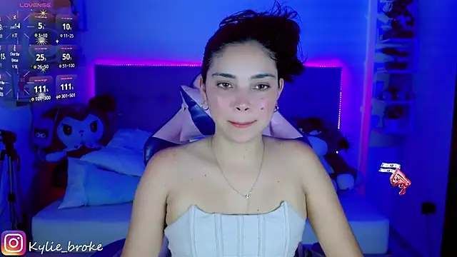 Snapshot of Kylie_brokee chatting on 02.02.25 Kylie brokee online show from 02.02.25